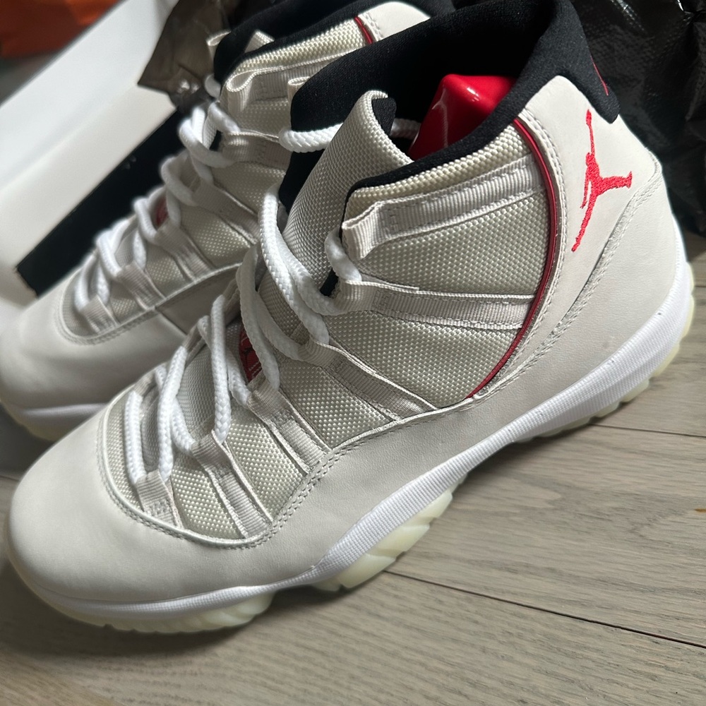 Jordan 11 Retro Platinum Tint and University Red , sz 10. NIB